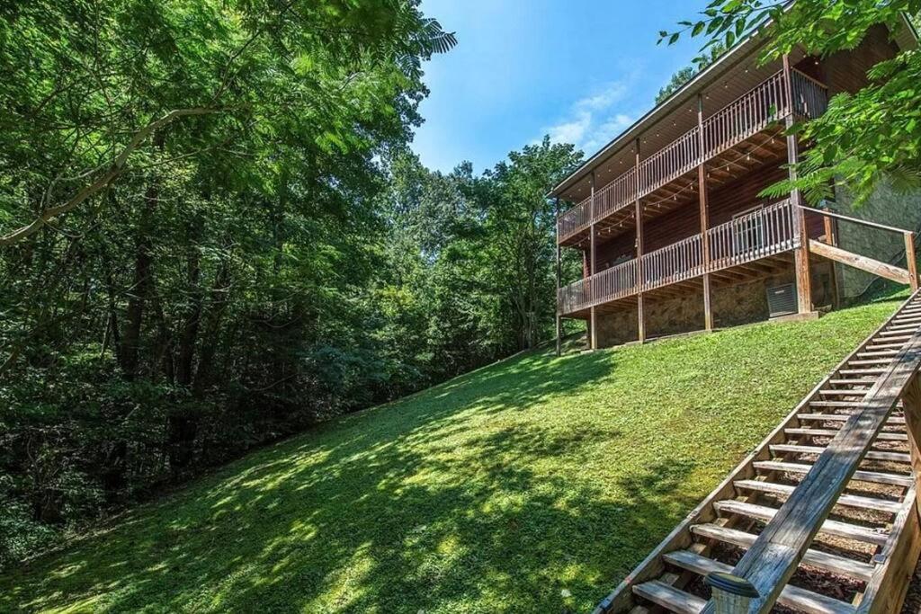 Smokey Mountain Retreat, Hot Tub, Game Room, Sleeps 8! Gatlinburg Esterno foto