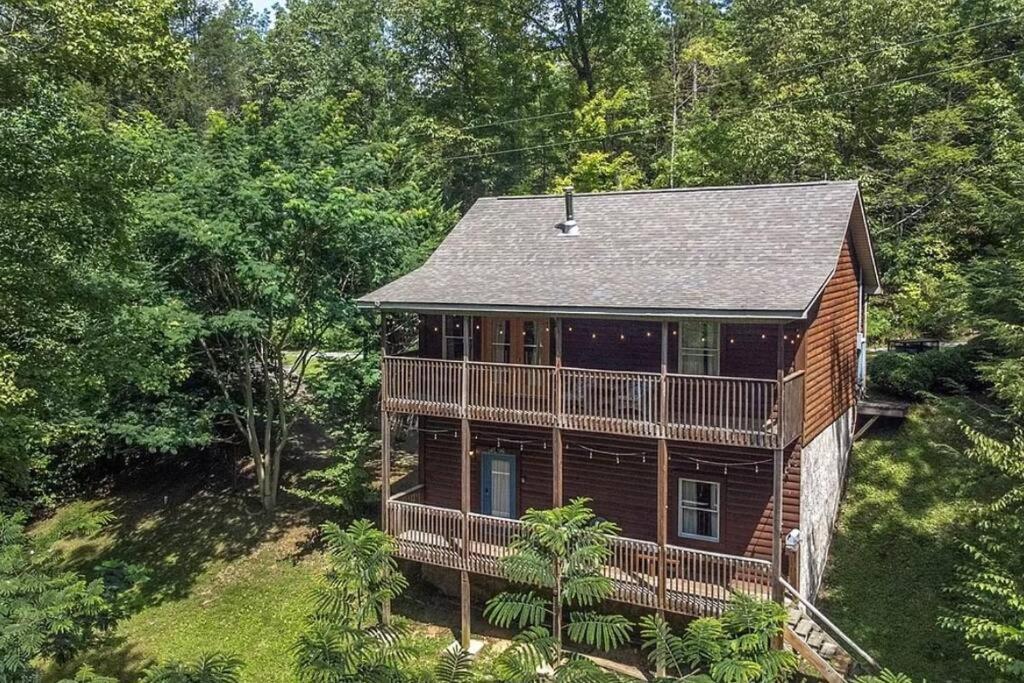 Smokey Mountain Retreat, Hot Tub, Game Room, Sleeps 8! Gatlinburg Esterno foto