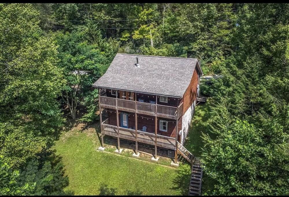 Smokey Mountain Retreat, Hot Tub, Game Room, Sleeps 8! Gatlinburg Esterno foto