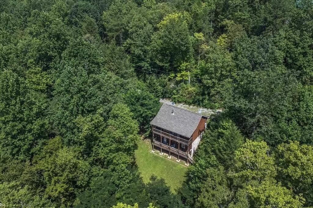 Smokey Mountain Retreat, Hot Tub, Game Room, Sleeps 8! Gatlinburg Esterno foto