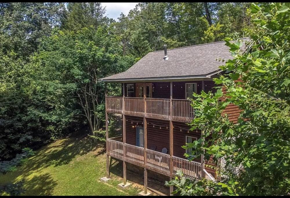 Smokey Mountain Retreat, Hot Tub, Game Room, Sleeps 8! Gatlinburg Esterno foto