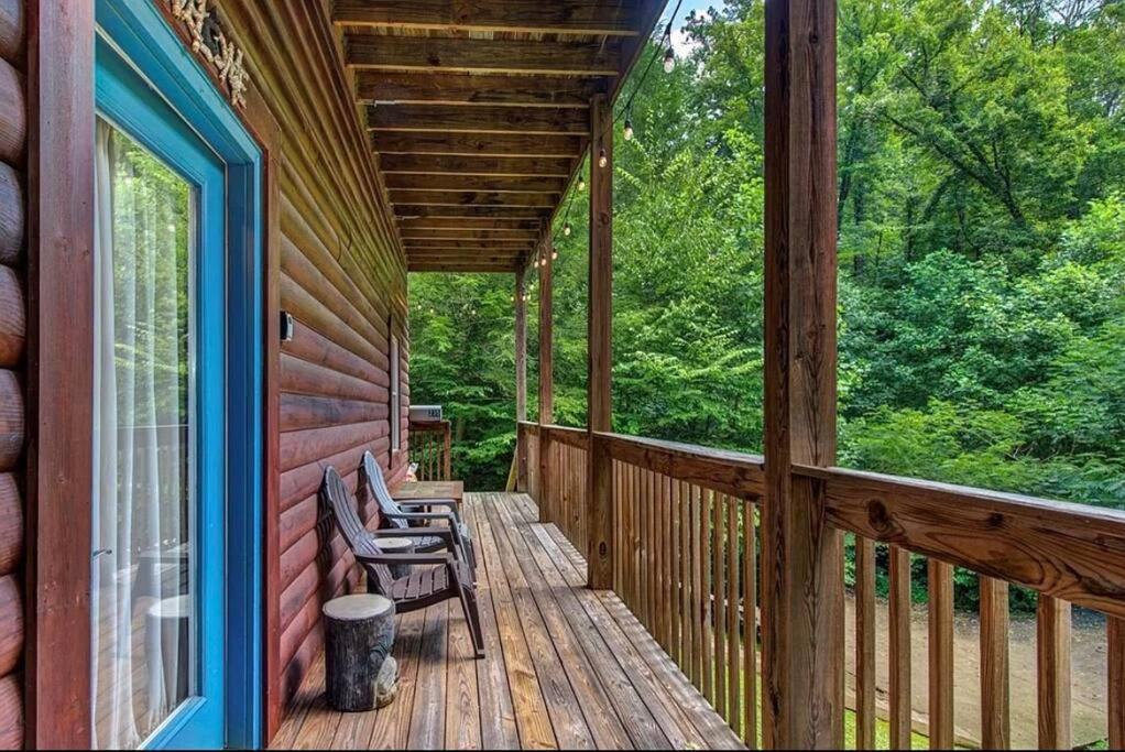 Smokey Mountain Retreat, Hot Tub, Game Room, Sleeps 8! Gatlinburg Esterno foto