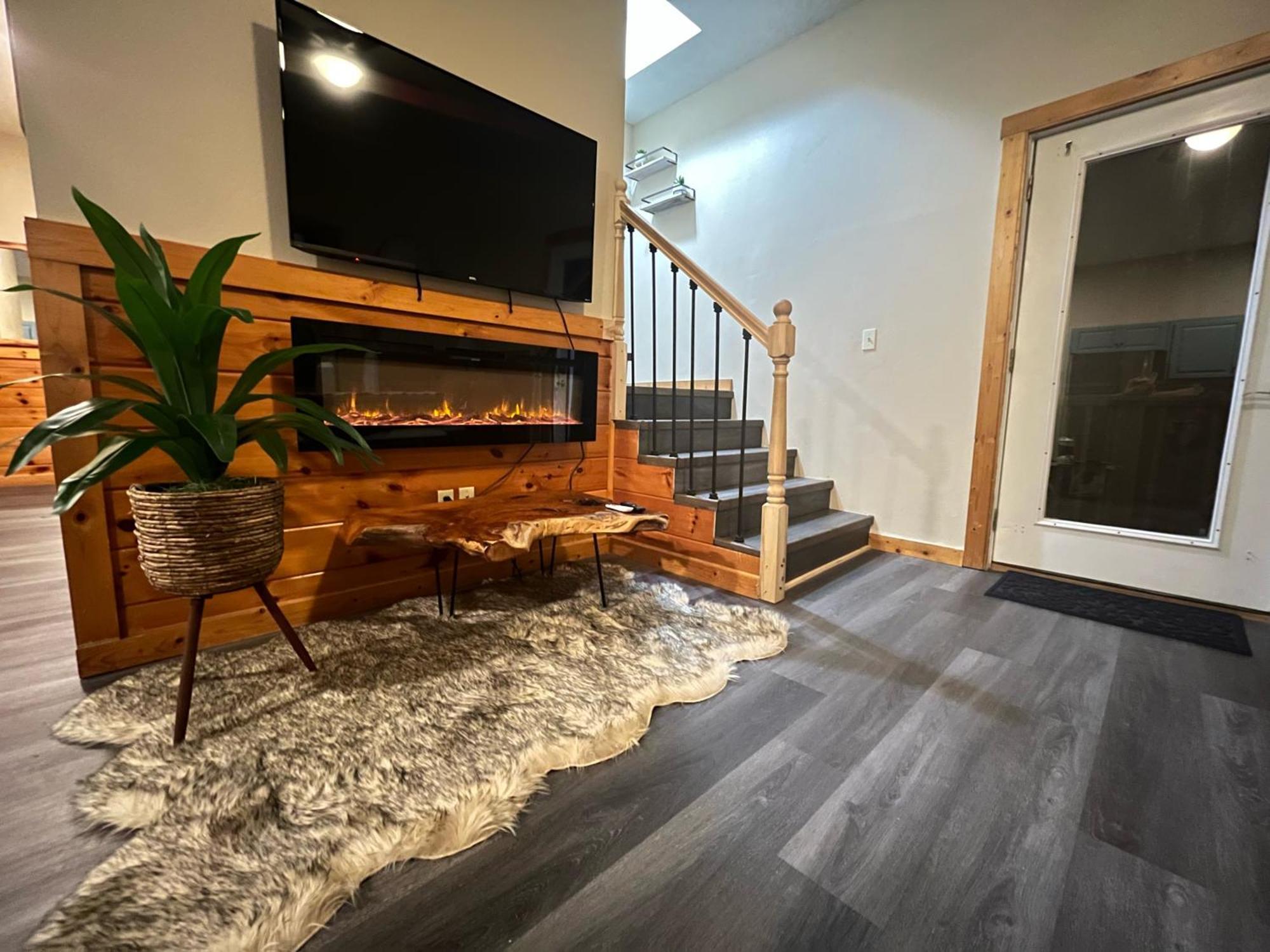 Smokey Mountain Retreat, Hot Tub, Game Room, Sleeps 8! Gatlinburg Esterno foto