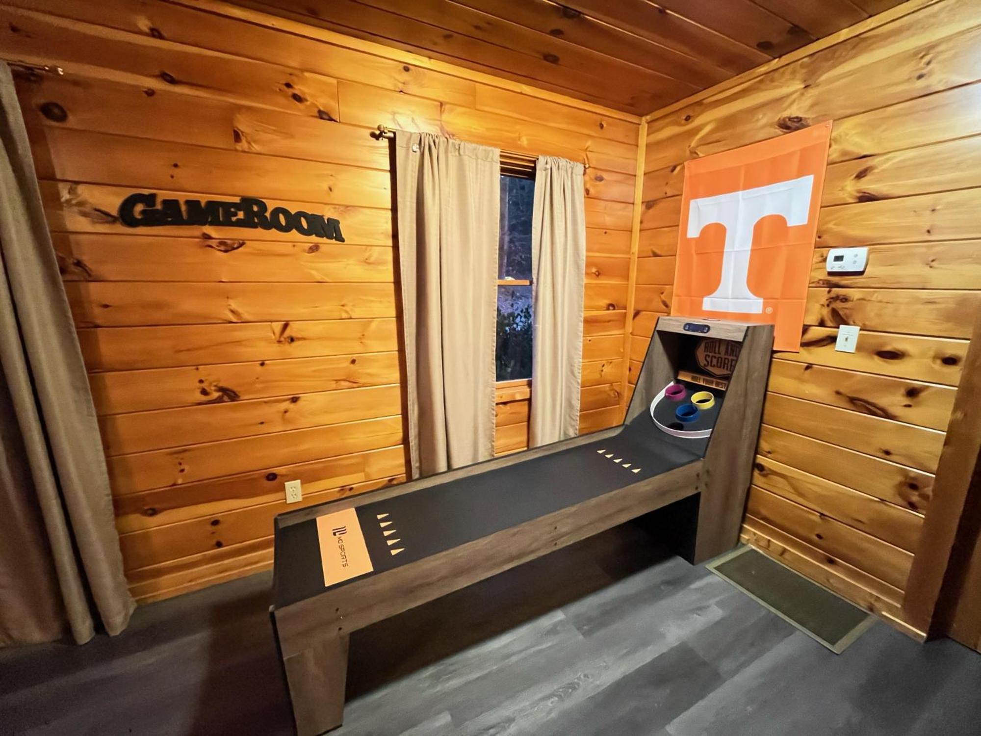 Smokey Mountain Retreat, Hot Tub, Game Room, Sleeps 8! Gatlinburg Esterno foto
