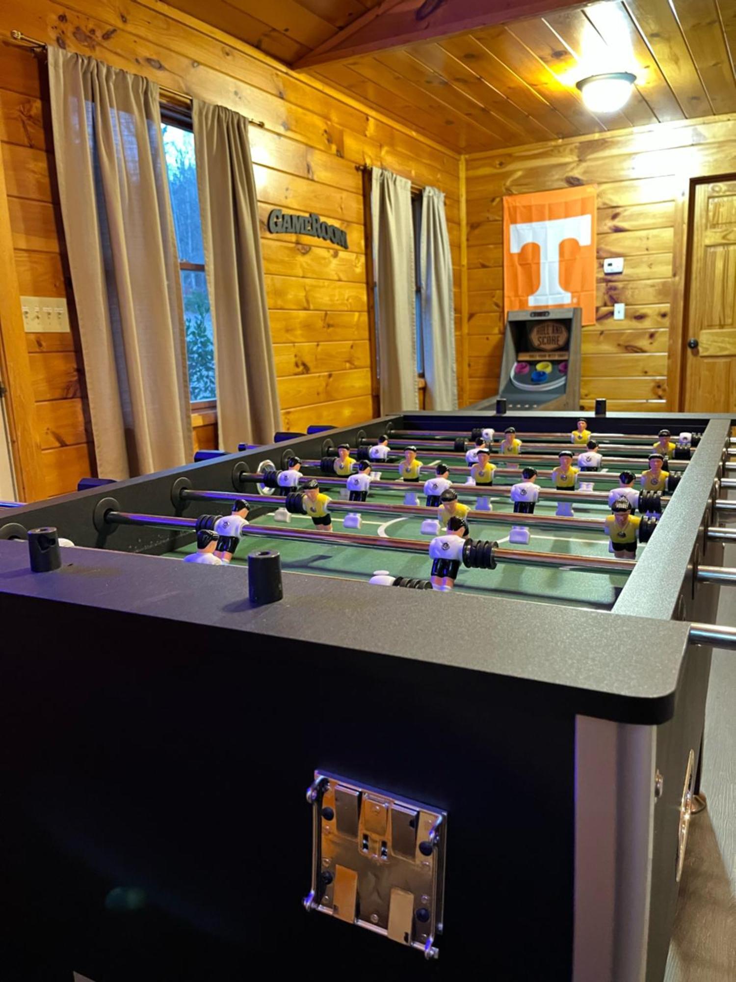 Smokey Mountain Retreat, Hot Tub, Game Room, Sleeps 8! Gatlinburg Esterno foto