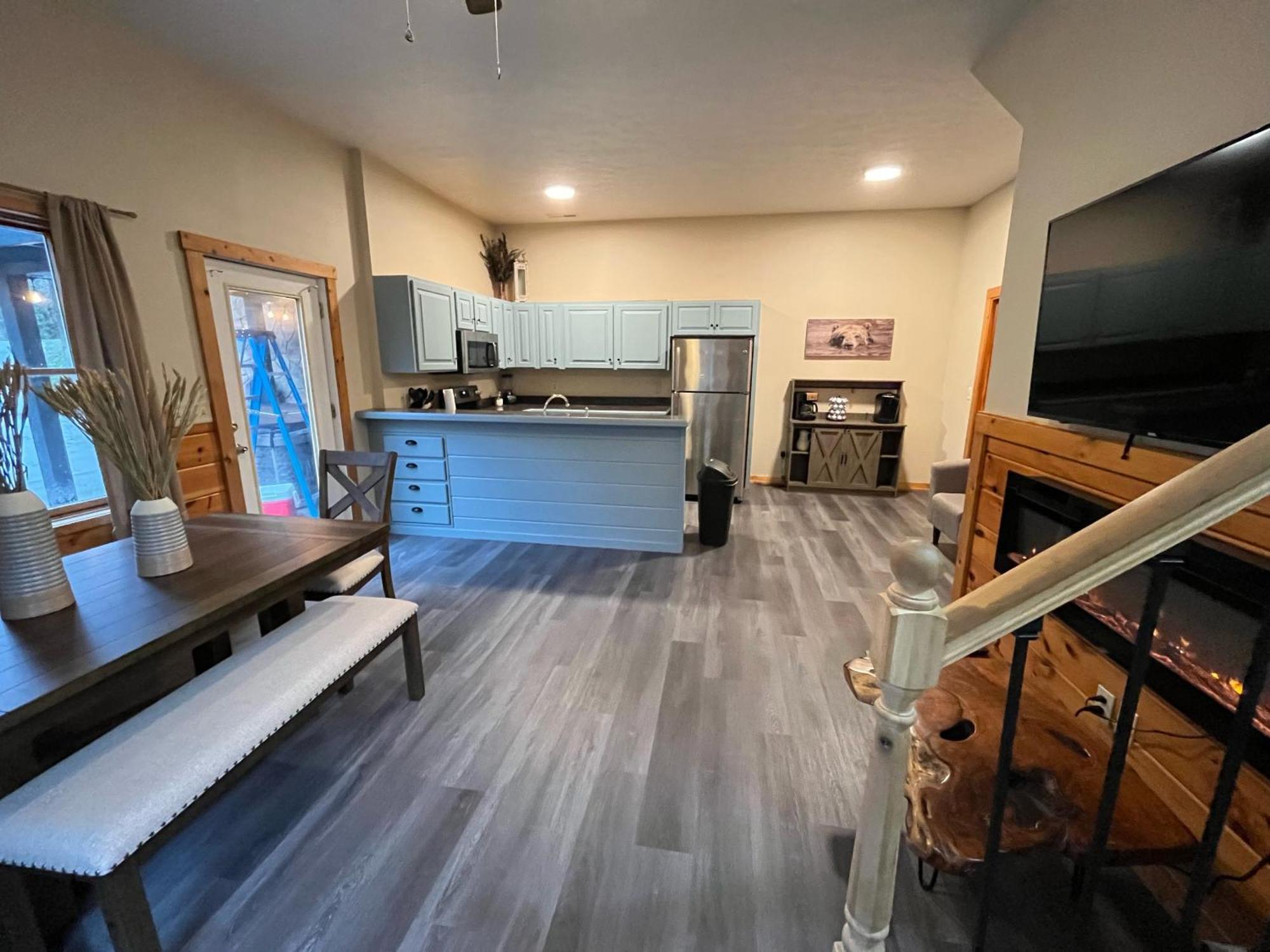Smokey Mountain Retreat, Hot Tub, Game Room, Sleeps 8! Gatlinburg Esterno foto