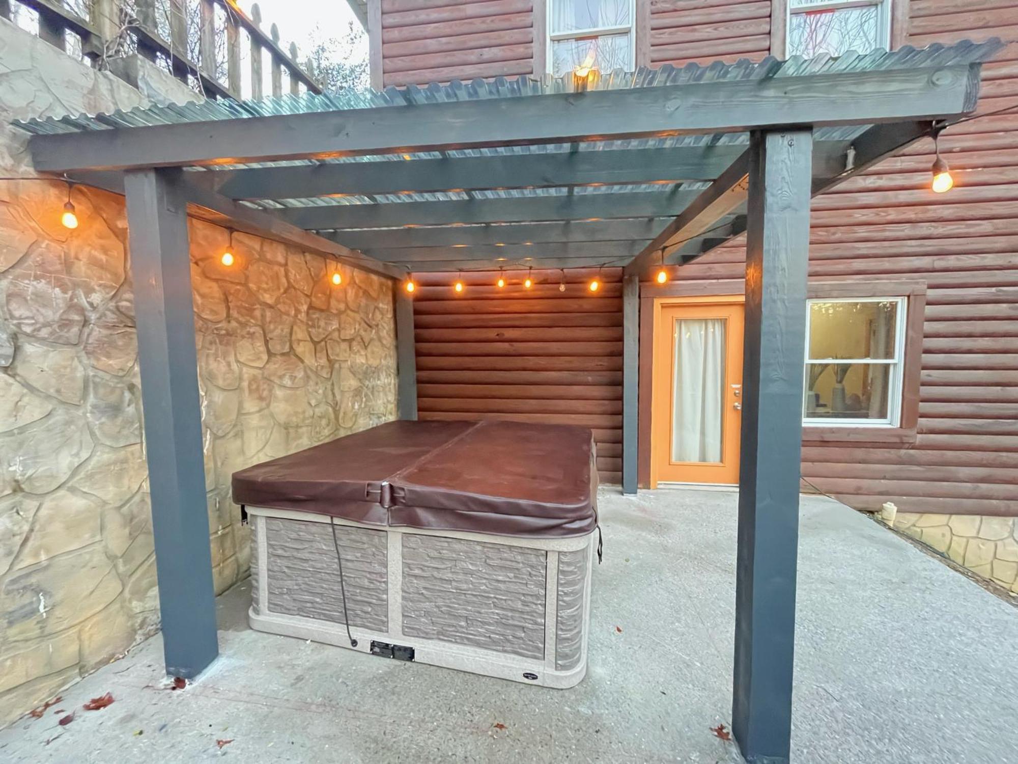 Smokey Mountain Retreat, Hot Tub, Game Room, Sleeps 8! Gatlinburg Esterno foto