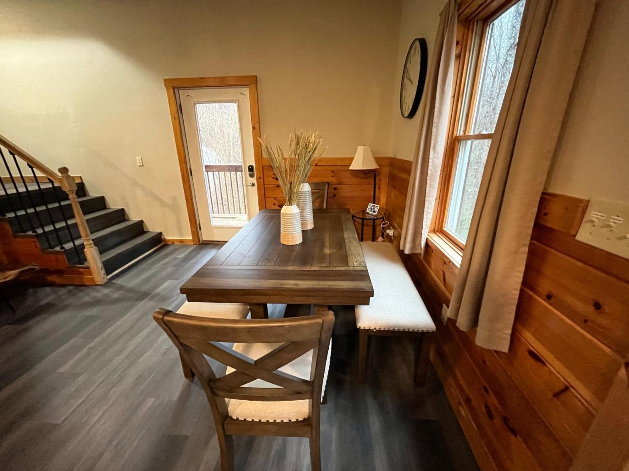 Smokey Mountain Retreat, Hot Tub, Game Room, Sleeps 8! Gatlinburg Esterno foto