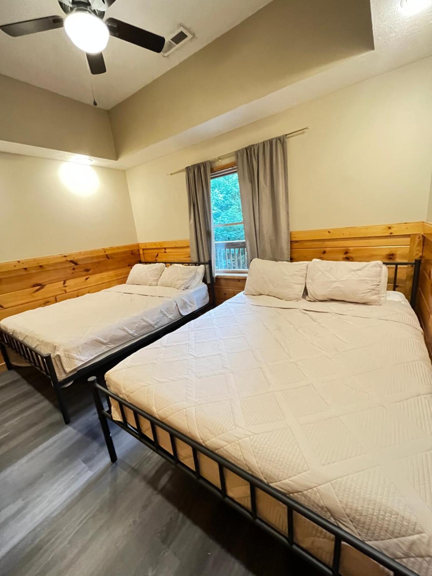 Smokey Mountain Retreat, Hot Tub, Game Room, Sleeps 8! Gatlinburg Esterno foto